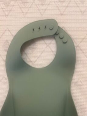 Mushie silicone baby bib